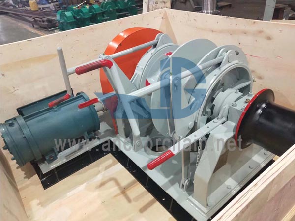 လျှပ်စစ်ပေါင်းစပ် Windlass Mooring Winch